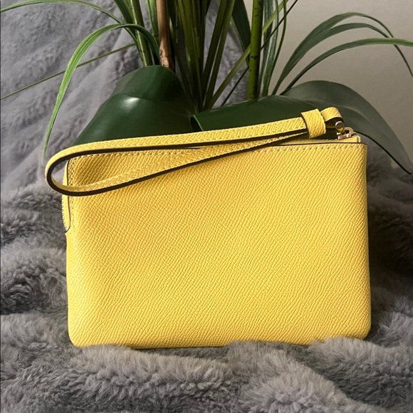 Coach Sunny Yellow Wristlet NWOT retail $88 - Picture 3 of 6